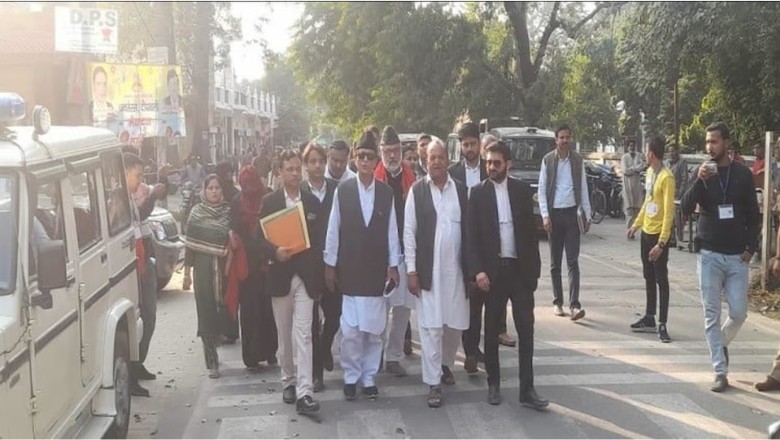 Rampur Bypoll: सपा प्रत्याशी आसिम राजा ने दाखिल किया नामांकन, आजम खां भी रहे साथ