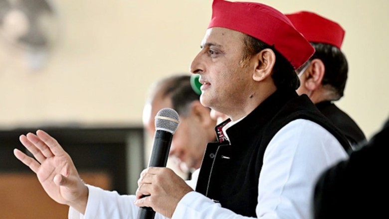 UP: अखिलेश ने कहा- प्रशासन दे रहा BJP का साथ, भाजपा बोली- सपा करा रही फर्जी वोटिंग