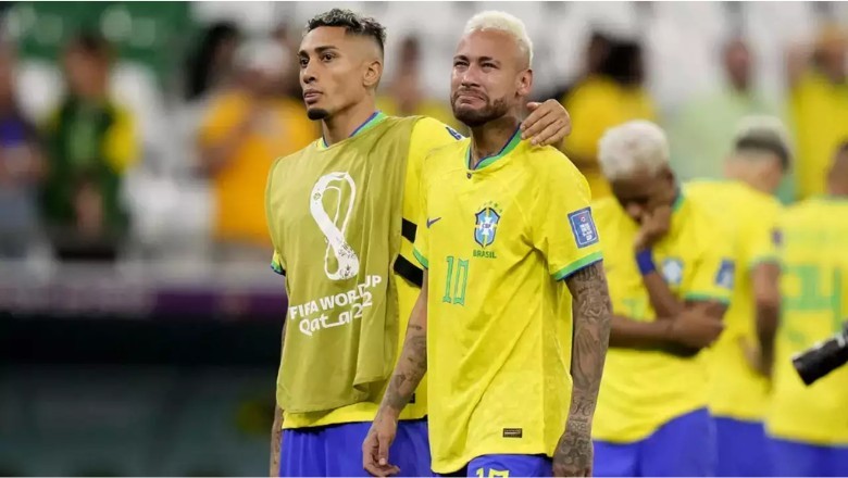 FIFA WC: विश्व कप से बाहर होने के बाद अंतरराष्ट्रीय फुटबॉल को छोड़ सकते हैं नेमार