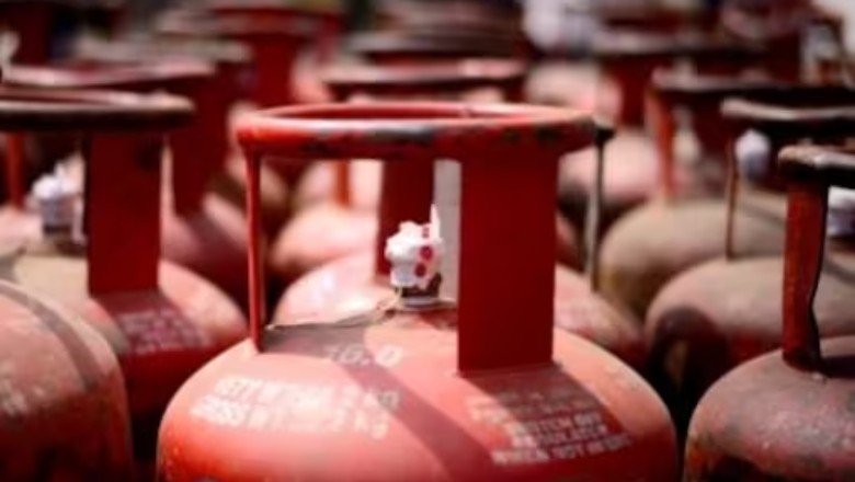 2022 में चार बार बदला घरेलू एलपीजी सिलेंडर का भाव, हर बार हुआ महंगा