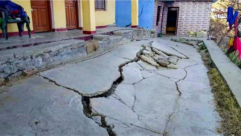 Joshimath Sinking: राहत एवं बचाव कार्यों के लिए जोशीमठ में 10 अधिकारी तैनात