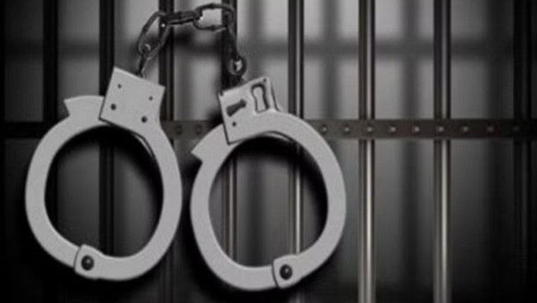 आठ लाख में बेची जा रही थी बीएएमएस की फर्जी डिग्री, दो डॉक्टर समेत कॉलेज का संचालक गिरफ्तार