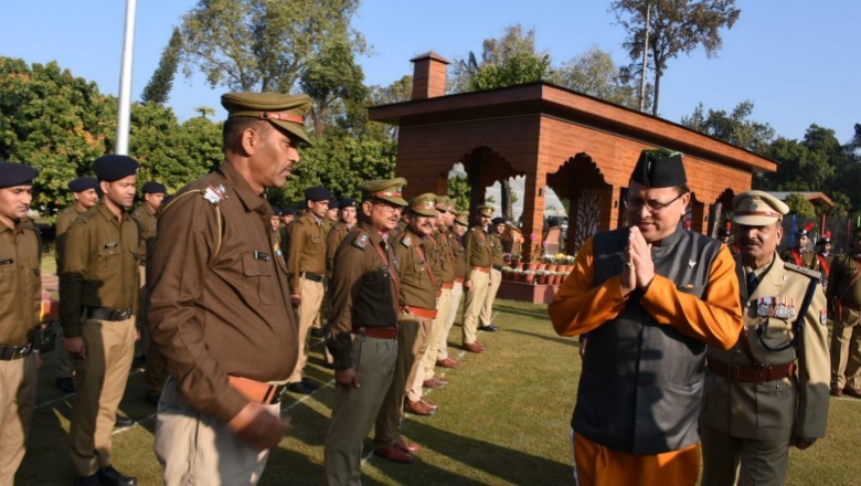 Uttarakhand: देहरादून के परेड मैदान में कार्यक्रम में सुरक्षा में चूक, सुरक्षा घेरा तोड़ मंच तक पहुंची भीड़