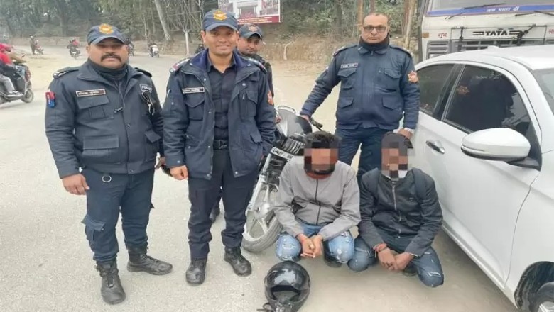 Dehradun: मालदेवता की सड़कों पर स्टंटबाजी करते दो बाइकर्स को धरा