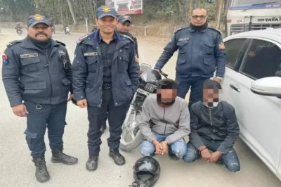 Dehradun: मालदेवता की सड़कों पर स्टंटबाजी करते दो बाइकर्स को धरा