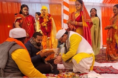 सीएम धामी ने बड़े बेटे का कराया यज्ञोपवीत संस्कार, तीर्थपुरोहितों के पास वंशावली में दर्ज कराया नाम