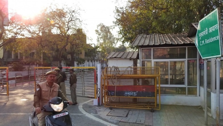 UP: सीएम योगी के आवास के बाहर बम मिलने की सूचना, अधिकारियों का दावा- दी गई फर्जी जानकारी