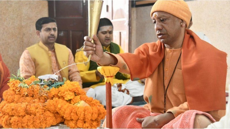 Mahashivratri 2023: सीएम योगी ने गोरखनाथ मंदिर में किया रुद्राभिषेक
