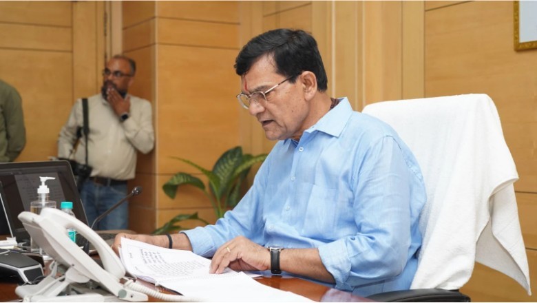 बिजली कर्मचारियों की हड़ताल: सरकार सख्त, 22 कर्मचारी नेताओं पर लगा एस्मा