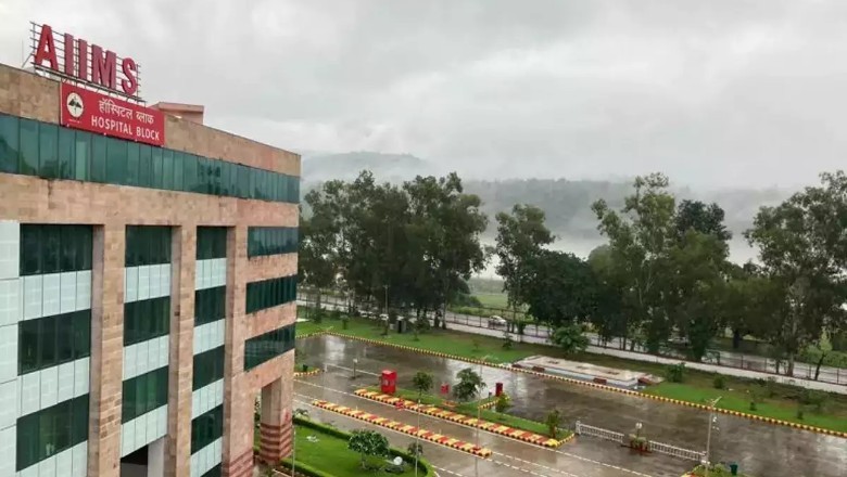 एम्स ऋषिकेश में जांच के लिए सीबीआई टीम के पहुंचते ही मचा हड़कंप, अधिकारियों से पूछताछ जारी