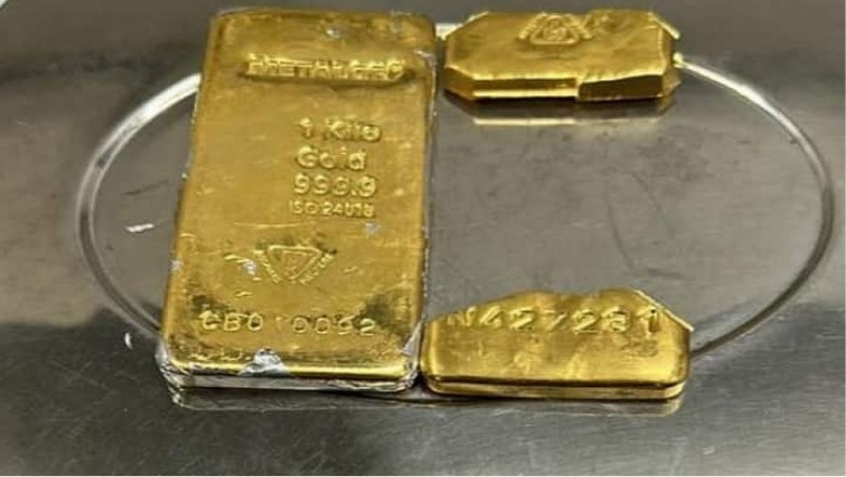 Delhi : IGI एयरपोर्ट पर अंतरराष्ट्रीय उड़ान से 75 लाख की तीन सोने की बार्स बरामद