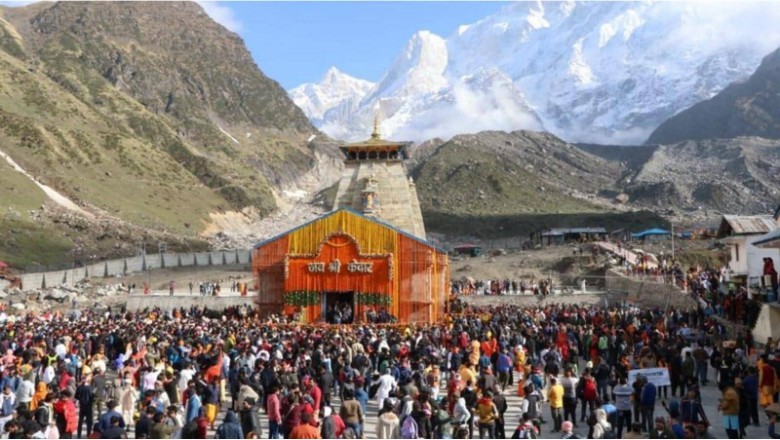 Kedarnath: बर्फबारी से मिली राहत, मौसम खुलते ही धाम पहुंचे तीर्थयात्री