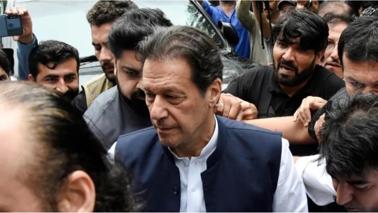 Pakistan: इमरान के घर में 40 आतंकियों के छिपे होने का दावा; पुलिस ने की घेराबंदी