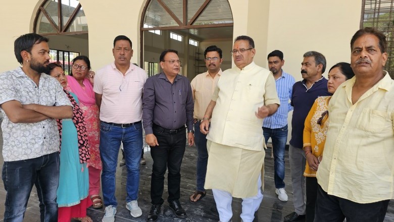 कैबिनेट मंत्री गणेश जोशी ने गढ़ीकैंट क्षेत्र में लगभग 10 करोड़ रुपये की लागत से निर्माणाधीन सामुदायिक भवन का किया निरीक्षण
