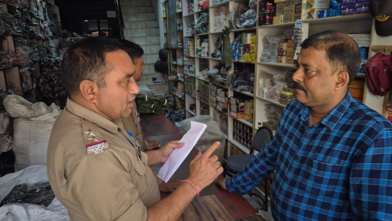 सुरक्षा एजेन्सियों की वर्दी व अन्य सामग्री की बिक्री करने वाले दुकानदारों को किया जा रहा चिन्हित
