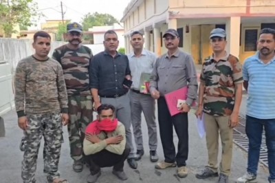 कॉर्बेट टाइगर रिजर्व से सागौन कि लकड़ी कि तस्करी करने वाले मुख्य आरोपी को ट्रक समेत किया गिरफ्तार