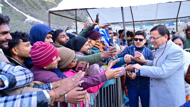विभिन्न राज्यों से आए श्रद्धालुओं से मुख्यमंत्री ने की मुलाकात