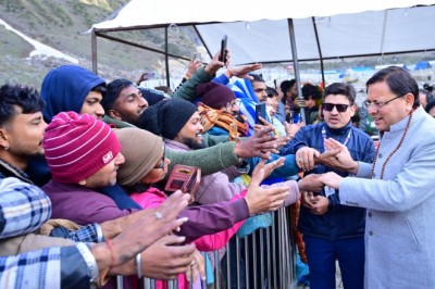 विभिन्न राज्यों से आए श्रद्धालुओं से मुख्यमंत्री ने की मुलाकात