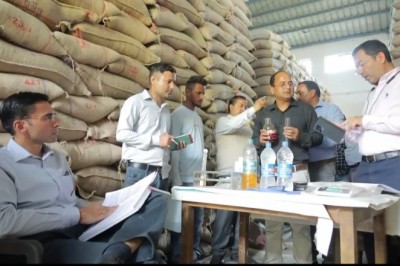 हमारे होते हुए क्षेत्र में धात्री महिला, बुजुर्ग, बच्चों  पर अन्न संकट नामुमकिन: डीएम