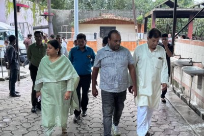 नगर आयुक्त ने किया शमशान घाट में व्यवस्था व विघुत शवदाग्रह का निरीक्षण