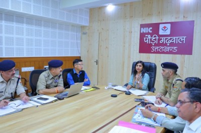 छात्रों को नशा मुक्ति की शपथ दिलाने, पाठ्यक्रम में नशे के दुष्प्रभावों पर आधारित विषय शामिल करने और बच्चों को जागरूक करने पर दिया जोर