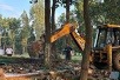 सरकारी भूमि पर अतिक्रमण कर किए गए निर्माण को हटाया गया