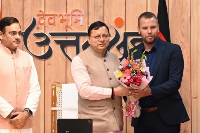 मुख्यमंत्री श्री पुष्कर सिंह धामी की उपस्थिति में शुक्रवार को मुख्यमंत्री आवास में उत्तराखण्ड सरकार और जर्मन स्थित इनोवेशन हब राइन-माइन, के मध्य लेटर ऑफ इन्टेन्ट (एल.ओ.आई) पर हस्ताक्षर किये गये