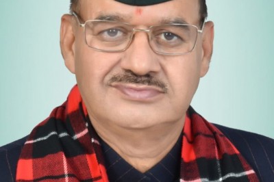 ग्राम्य विकास मंत्री गणेश जोशी से खत्याड़ी गांव प्रतिनिधिमंडल ने की मुलाकात