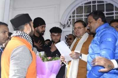 मुख्यमंत्री श्री पुष्कर सिंह धामी ने गुरुवार को अपने नैनीताल प्रवास के दौरान प्रशासनिक अकादमी नैनीताल में जिले के विभिन्न  क्षेत्रों से आई जनता से मुलाकात की व उनकी समस्याएं सुनी।