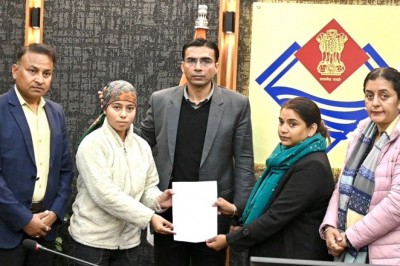 परिस्थितियों के थपेड़ों में भी शिक्षा की ‘स्पार्क’ जलाए रख रहीं होनहार बेटियों का भविष्य संवारने में जुटे डीएम सविन