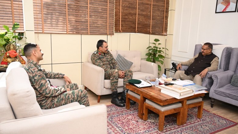 ब्रिगेडियर सुधीर मलिक ने सैनिक कल्याण मंत्री गणेश जोशी से की भेंट,