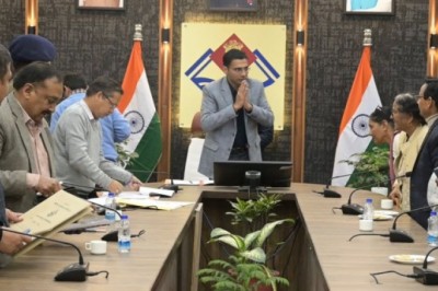 आप हमारे राज्य निर्मातागण; आपकी समस्याओं का निस्तारण करना शासन-प्रशासन का परम दायित्वः डीएम