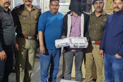 भारी मात्रा में फर्जी कागजातों के आधार पर बिना रजिस्ट्रेशन के चल रहा था जन सेवा केन्द्र