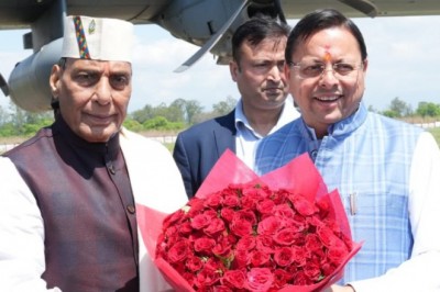 धामी सरकार के चार साल के कार्यकाल पर आयोजित चार साल बेमिसाल कार्यक्रम को संबोधित करने के लिए पहुंचे राजनाथ सिंह