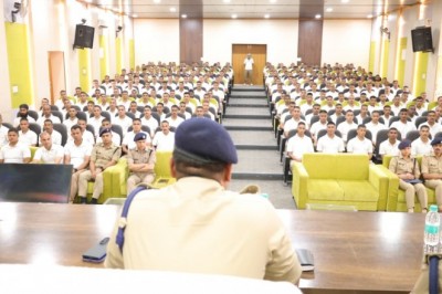 *पुलिस सेवा की गरिमा, अनुशासन तथा कर्तव्यनिष्ठा का समझाया महत्व*