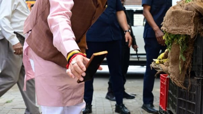 सीएम हेल्पलाइन पर दर्ज शिकायत की पड़ताल करने खुद मौके पर पहुंचे सीएम धामी