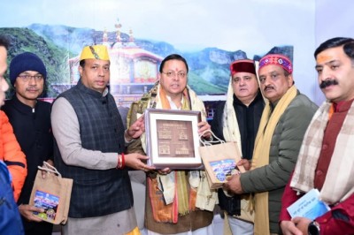 वैदिक मंत्रोच्चार के साथ खुले भगवान श्री बद्रीनाथ के कपाट