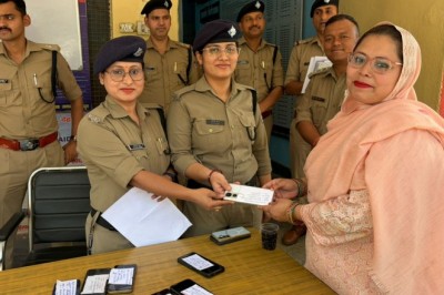 खोये मोबाइलों को वापस लौटाकर दून पुलिस ने बिखेरी चेहरों पर मुस्कान