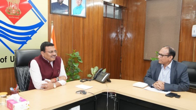मुख्य सचिव श्री आनन्द बर्द्धन ने सचिवालय में शिक्षा विभाग की समीक्षा की