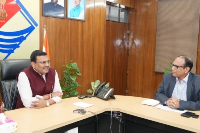मुख्य सचिव श्री आनन्द बर्द्धन ने सचिवालय में शिक्षा विभाग की समीक्षा की