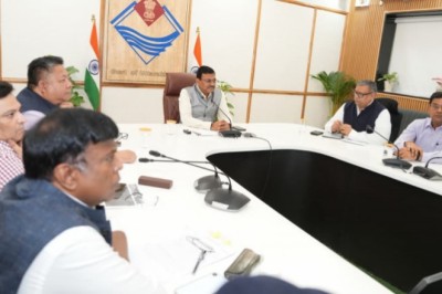 मानसून से पहले गड्ढामुक्त हो जाएं सड़कें-सीएस