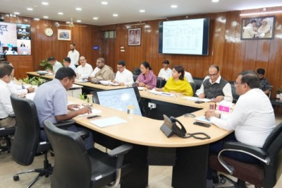 मुख्य सचिव ने विद्यालयों में बच्चों का एक डिजिटल मैपिंग एवं ट्रैकिंग मैकेनिज्म तैयार किए जाने के निर्देश दिए