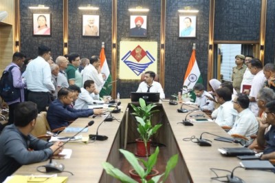 जनसमस्याओं के निस्तारण में लापरवाही बर्दाश्त नहीं, जिलाधिकारी ने सुनीं 164 शिकायतें