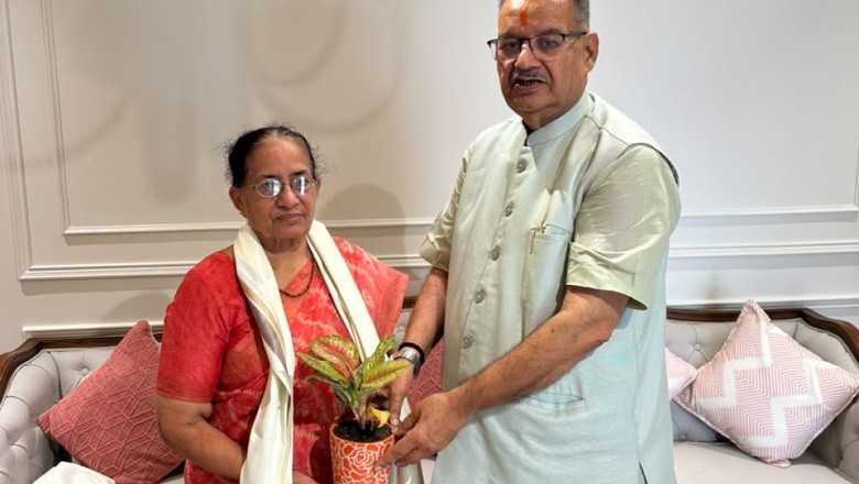 गुरु पूर्णिमा पर कैबिनेट मंत्री गणेश जोशी ने अपनी माता, गुरुजनों एवं संतों का लिया आशीर्वाद
