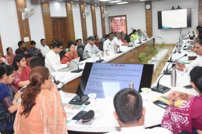 रेखा आर्या ने की समीक्षा बैठक, दिए दिशा निर्देश