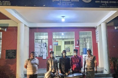 बाइक पर क्षमता से अधिक सवारी बैठाकर स्टंटबाजी करना पडा भारी ,