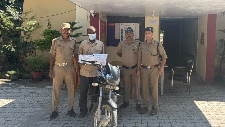 विकासनगर क्षेत्र में स्कूल परिसर में स्थित घर मे हुई चोरी की घटना का दून पुलिस द्वारा किया खुलासा