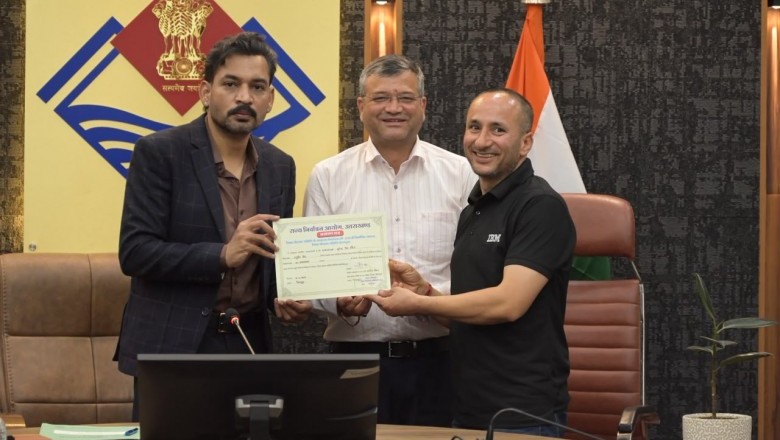 देहरादून में जिला योजना समिति के नवनिर्वाचित सदस्यों को मिले प्रमाण पत्र