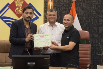 देहरादून में जिला योजना समिति के नवनिर्वाचित सदस्यों को मिले प्रमाण पत्र