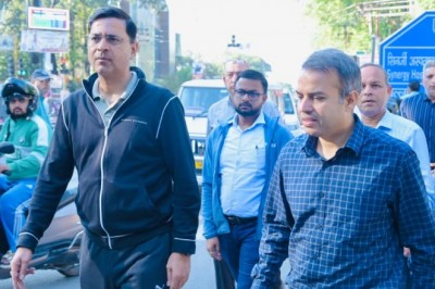 मुख्यमंत्री के निर्देशों पर सड़क सुधार कार्यों की पड़ताल करने तड़के मैदान में उतरे सचिव लोक निर्माण विभाग पंकज कुमार पांडेय